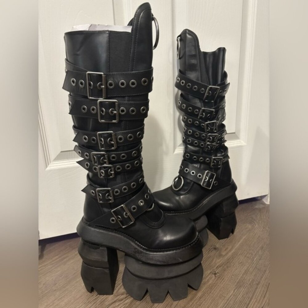 NWOB Dolls Kill / Widow Never A Sellout Platform Boots